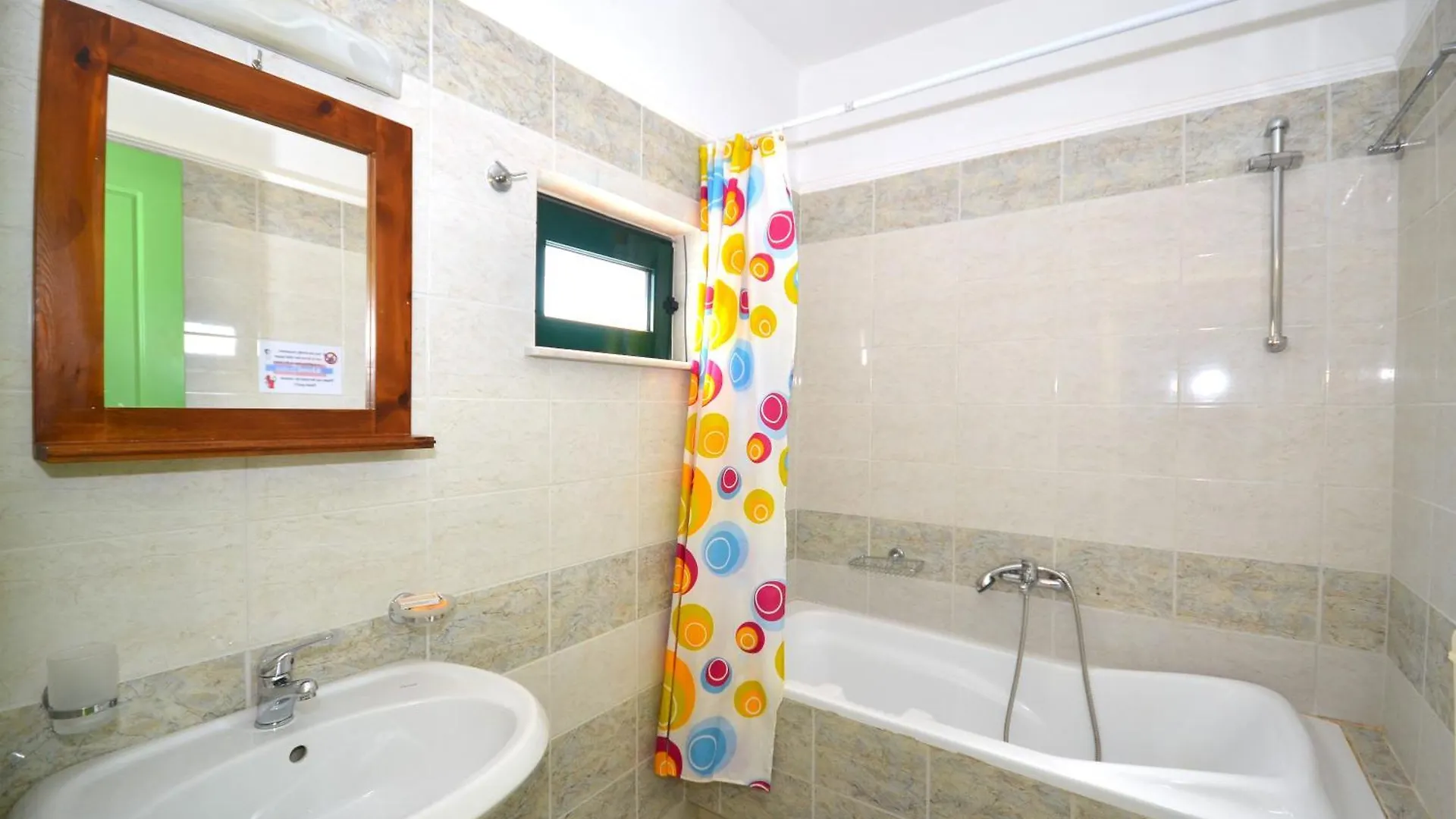 *** Ξενοδοχείο με διαμερίσματα Aloni Suites Χωραφάκια Ελλάδα